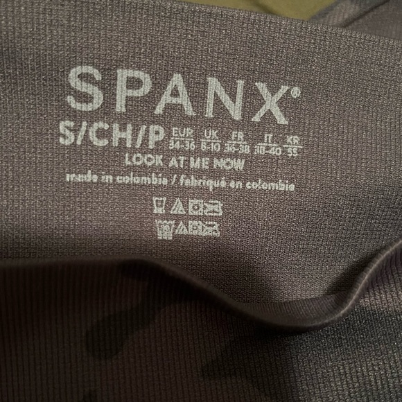 Spanx Look At Me Now Seamless Leggings in Black Camo NWT Athlesiure Yoga size S - Picture 9 of 13